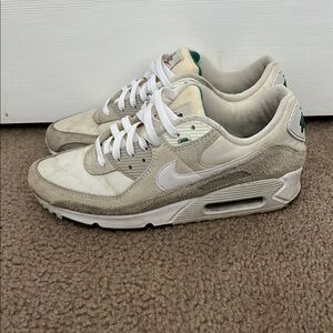 Nike Mens White and Cream Sneakers